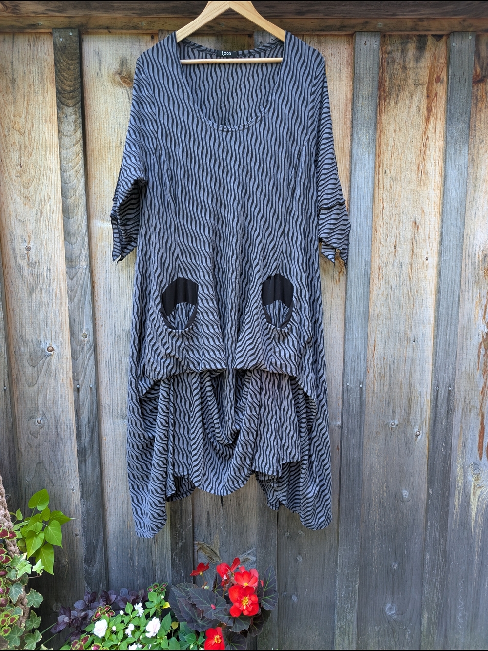 Black & Gray Wave-Print Casual Dress